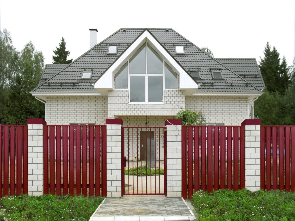 imagedatagalleryzaborymetallicheskii_shtaketnikp-obraznuimetallicheskii_shtaketnik_p_obraznui_dvc_3005_06.jpg